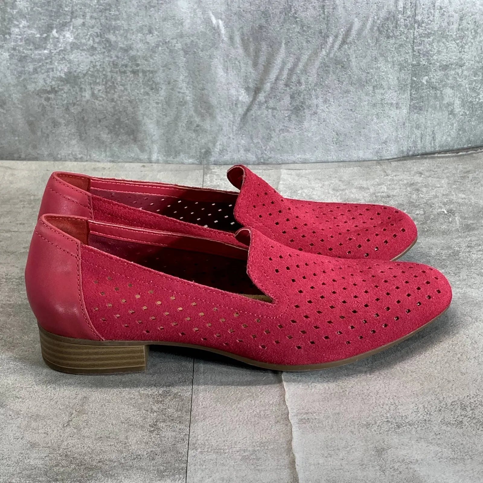CLARKS COLLECTION Women's Fuchsia Suede Juliet Hayes Perforated Loafers SZ 8